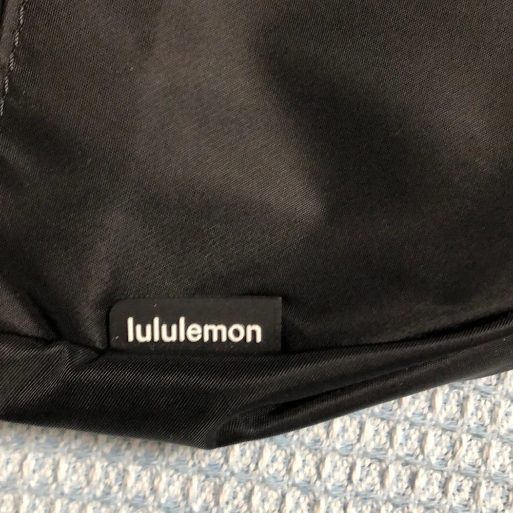 lululemon athletica Black and Gold Crossbody Bag -5L